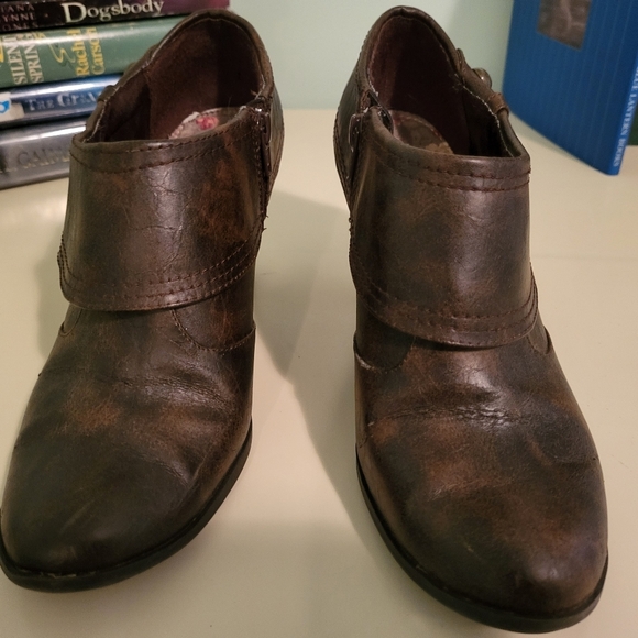 Beautiful brown ankle boots - Picture 3 of 5